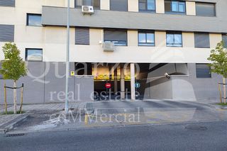 Aparcament cotxe a Calle Francisco Umbral