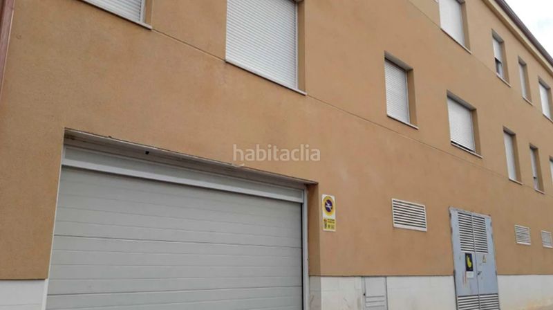 Foto f9c7f71e-0706-46f8-bf96-b9571c485704. Autoparkplatz in Belmonte de Tajo