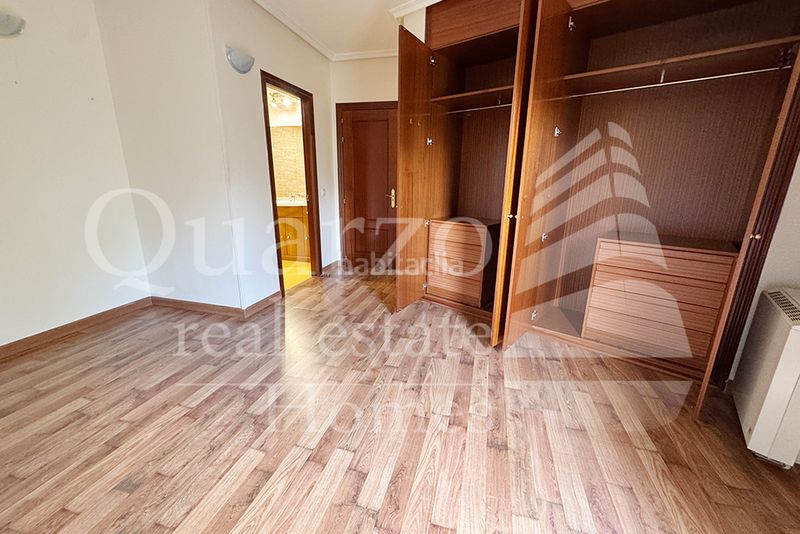 Foto ddcf98fa-5a1b-4783-9ce0-e9aeb99538b3. Pis amb calefacció aparcament a Manzanares el Real