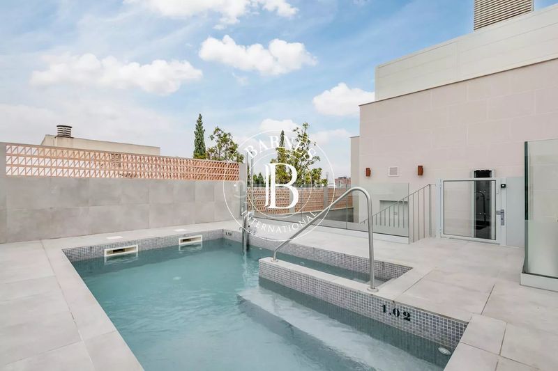 Foto ce6bb6bd-7d04-44bd-b597-50ce78eb402d. Pis amb calefacció aparcament piscina a Almagro Madrid