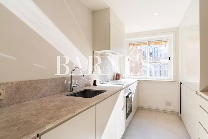 Foto ed4ef316-e292-40d8-a421-becde6b75e1f. Location appartement avec chauffage parking piscine dans Madrid