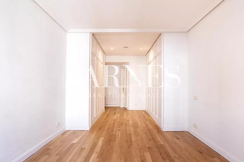 Foto 1c1bfa1f-5f55-443b-96b9-460ad7b05fdf. Rent flat with heating parking pool in Almagro Madrid