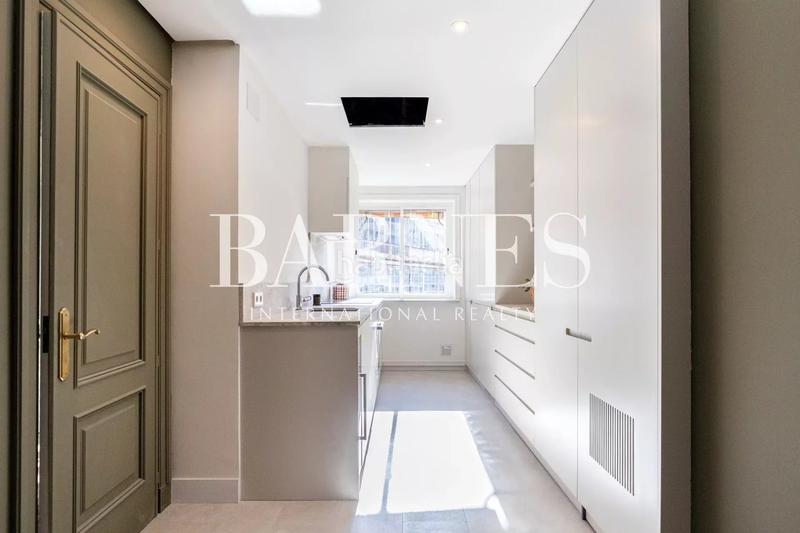 Foto 7350fef9-059d-402a-a57c-49d62ce5941a. Rent flat with heating parking pool in Almagro Madrid