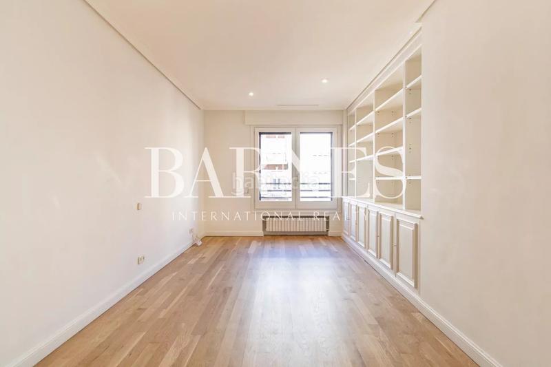 Foto 771d2461-67a5-4e40-a0ea-73fedb5dd8fc. Rent flat with heating parking pool in Almagro Madrid