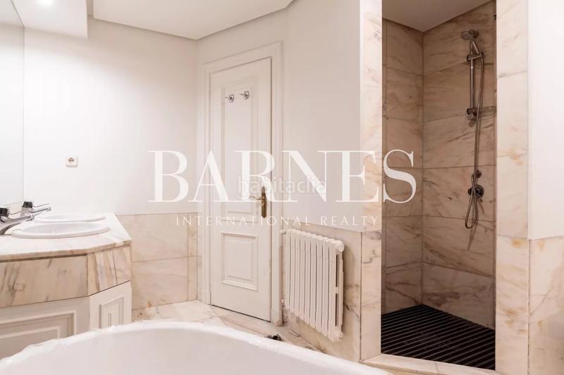 Foto fb242575-f97e-4d8f-987e-dc5d230683b9. Rent flat with heating parking pool in Almagro Madrid