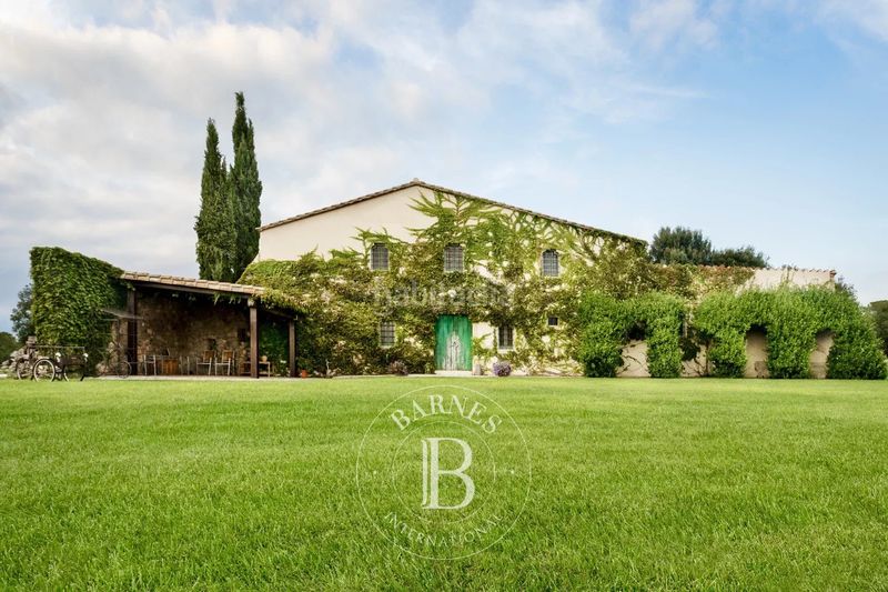 Foto b9e2520f-3e57-4570-a70b-a3c444409c55. Country house with heating pool in Cassà de la Selva