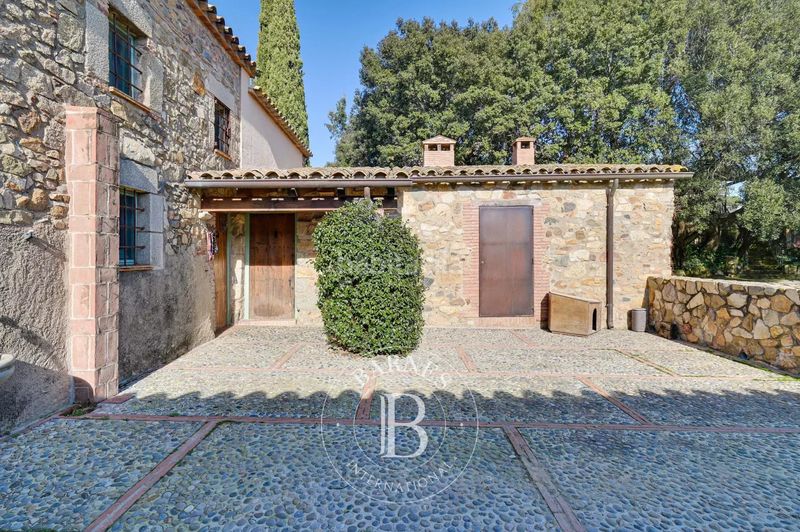 Foto c977ec7a-b154-43ac-a708-31b242b80e94. Country house with heating pool in Cassà de la Selva