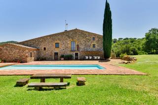 Masia a Cruïlles, Monells i Sant Sadurní de l´Heura