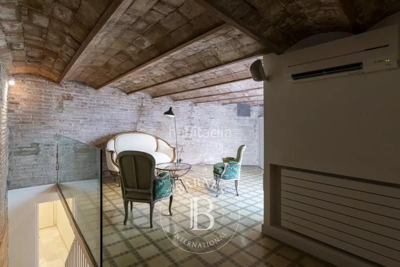 Foto a87be8b9-d2d2-43ac-8658-c03b8125beb3. Àtic amb calefacció a Dreta de l´Eixample Barcelona