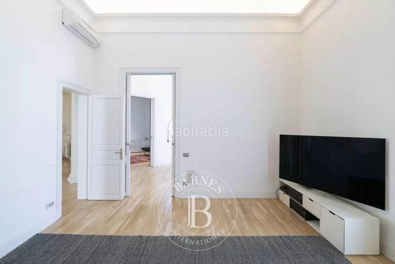 Foto af4fdda7-b1b1-456d-a852-228a833f4b7d. Àtic amb calefacció a Dreta de l´Eixample Barcelona