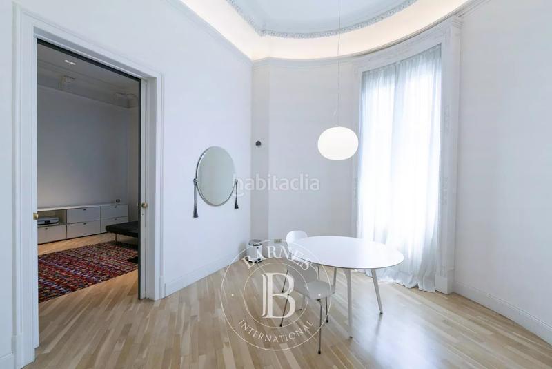 Foto bbdf98c9-2681-45a0-8808-3009322782e5. Àtic amb calefacció a Dreta de l´Eixample Barcelona