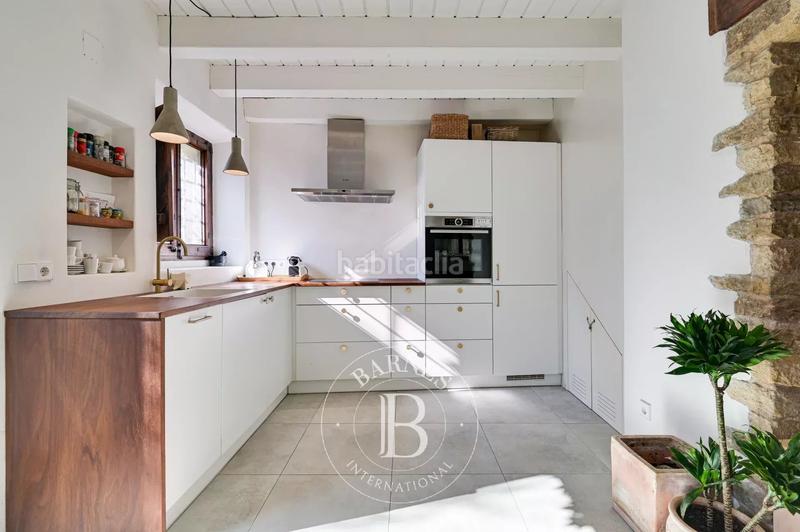 Foto 3bb89746-b834-446b-896f-d21f203ad75b. Masia amb calefacció a Forallac