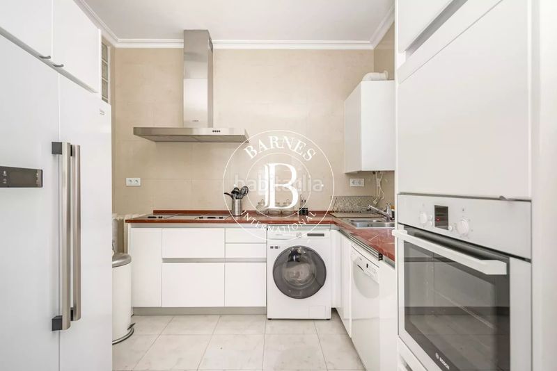 Foto f8d55f6d-6d3a-48f2-bb0e-32afd9d5e893. Rent flat with heating in Sol Madrid