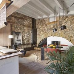 Masia a Cruïlles, Monells i Sant Sadurní de l´Heura