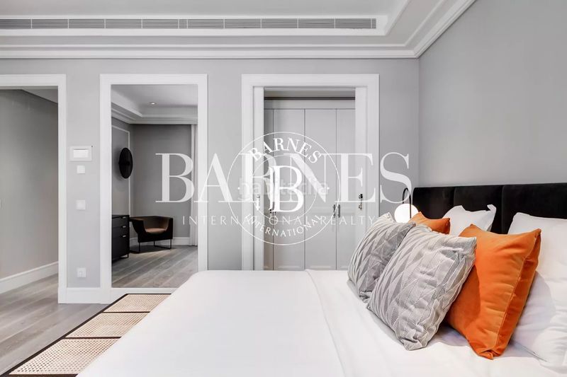 Foto 0437d428-adf7-4a89-b773-f8a102f3d2b2. Rent flat with heating parking pool in Sol Madrid