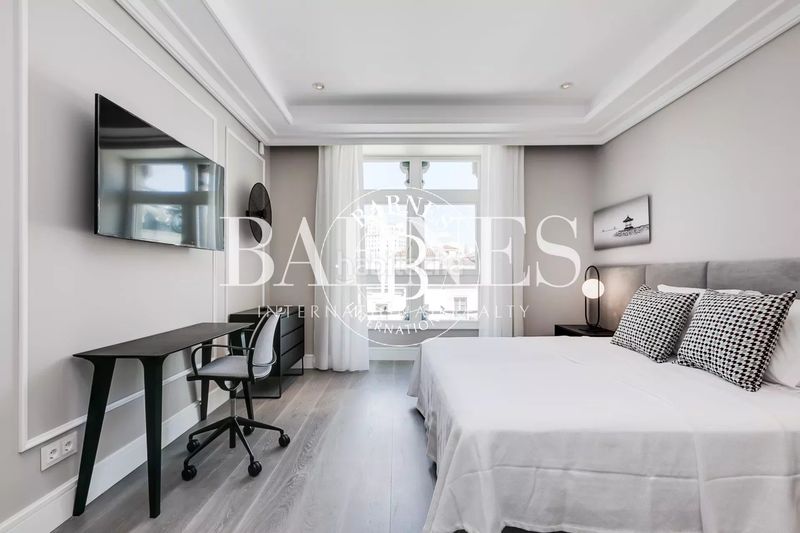 Foto 4cc62fc5-e087-4988-860d-35435b516651. Rent flat with heating parking pool in Sol Madrid