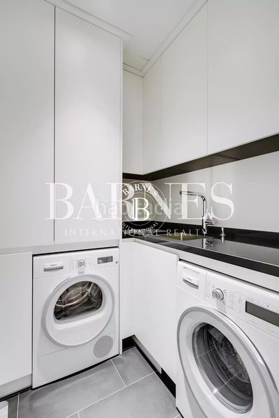 Foto 945540b9-4197-4498-b9df-990843b47fbb. Rent flat with heating parking pool in Sol Madrid