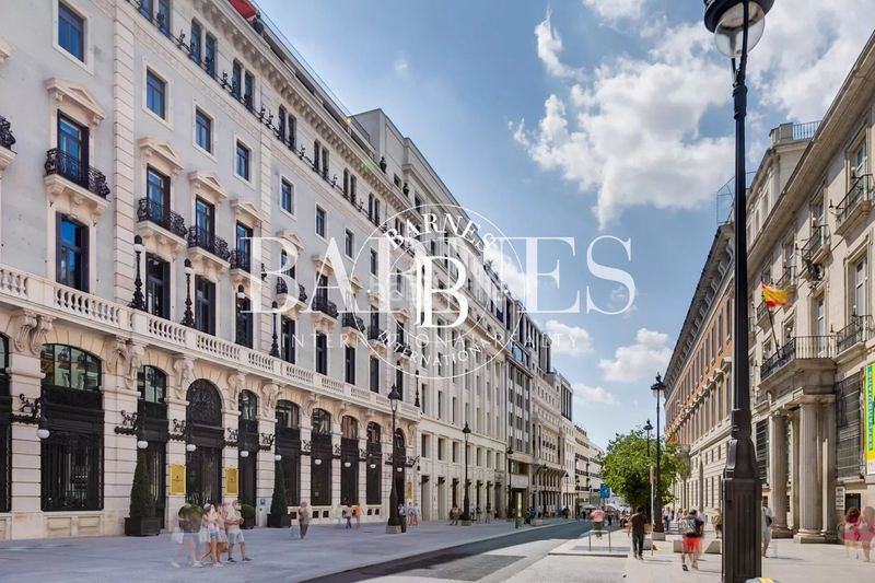 Foto bfc325fe-aa79-4310-8751-76957184dab8. Rent flat with heating parking pool in Sol Madrid