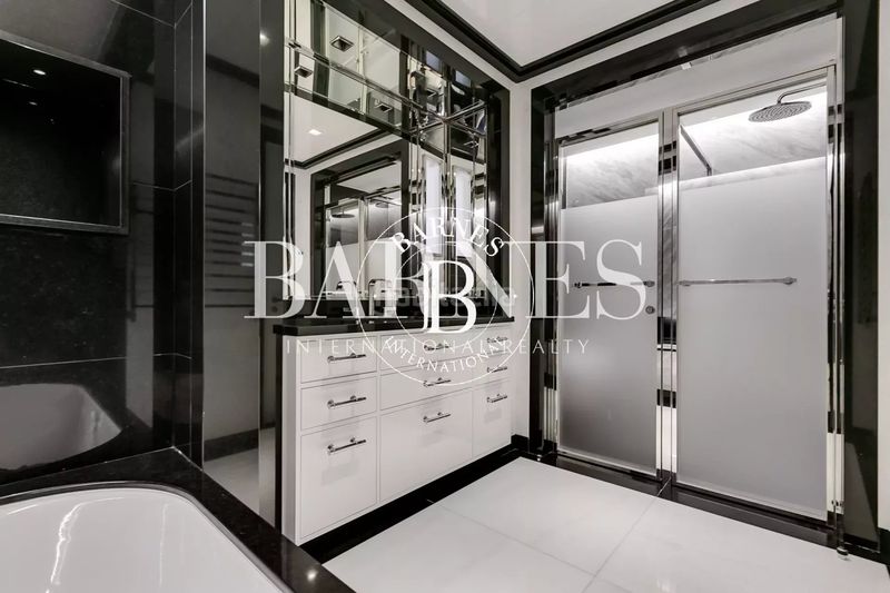 Foto eb567234-69a7-4b66-84ed-93b6560eba82. Rent flat with heating parking pool in Sol Madrid