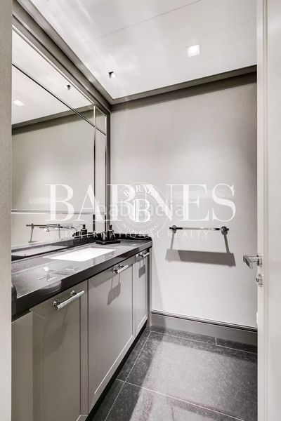 Foto f918e9bd-c9cc-460a-b1fe-ab9a4b8dfec0. Rent flat with heating parking pool in Sol Madrid