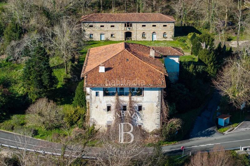 Foto a4bce2d4-6a6f-4602-a01d-b5552a8f5c3b. Masía en Aia