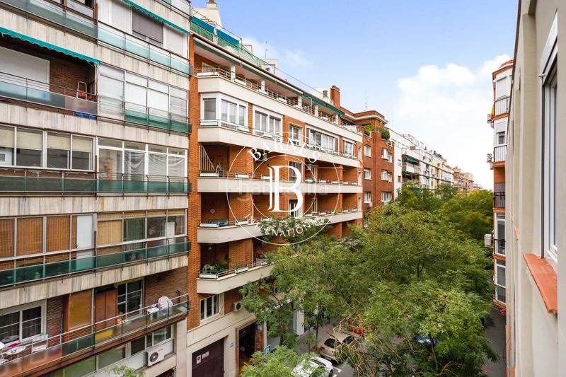 Foto 127f6a47-873d-40bb-8707-c3b23bb70019. Piso en Guindalera Madrid