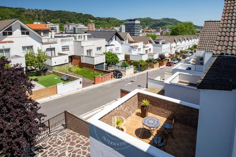 Foto 156bfb55-b8ea-43c0-99d5-c2be4c79f8e6. Casa a schiera con riscaldamento parcheggio piscina in Donostia - San Sebastián