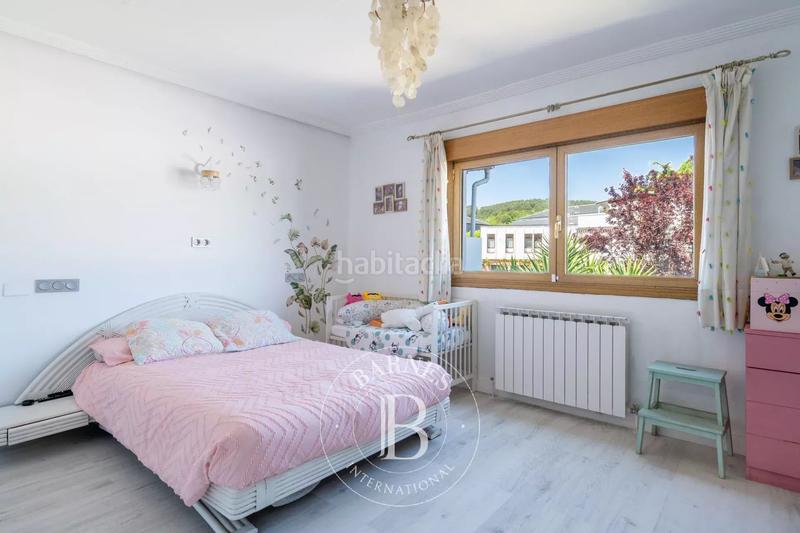 Foto 47a60506-f5a8-4338-916f-52fdc57ef7fb. Casa a schiera con riscaldamento parcheggio piscina in Donostia - San Sebastián