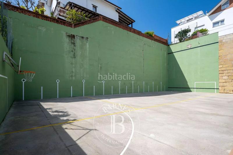 Foto cbf03849-34f4-418a-8744-367d3b5c8ebc. Casa adossada amb calefacció aparcament piscina a Donostia - San Sebastián