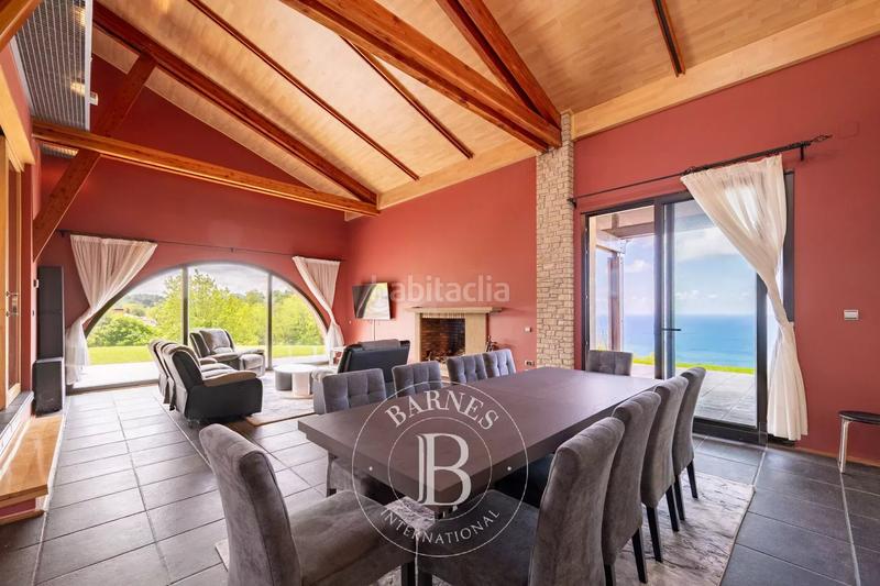 Foto 88d99375-1246-4993-a971-a52a7da63aec. Casa amb calefacció aparcament piscina a Igeldo Donostia - San Sebastián