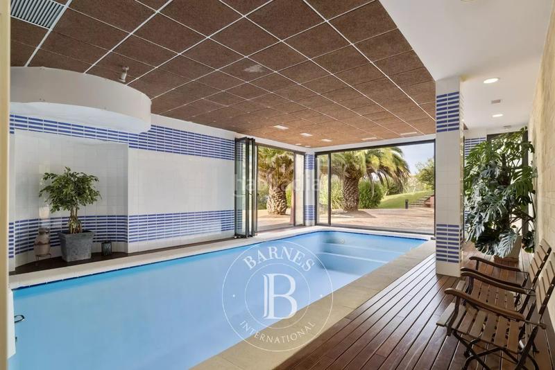 Foto ca55a339-a49f-49d4-b381-49a383a3e894. Casa amb calefacció aparcament piscina a Igeldo Donostia - San Sebastián