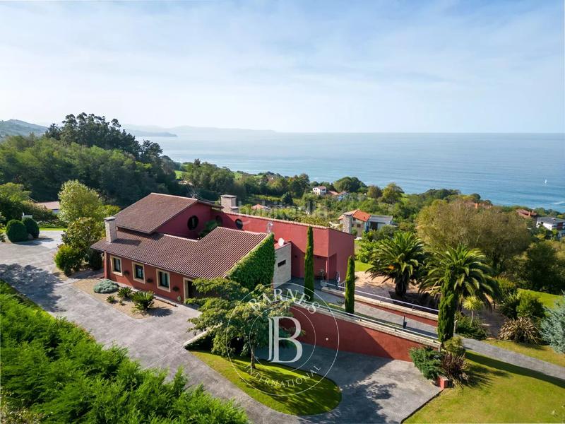 Foto ec0da8dc-591c-42d1-8f9b-7191ec64ebbc. Casa amb calefacció aparcament piscina a Igeldo Donostia - San Sebastián