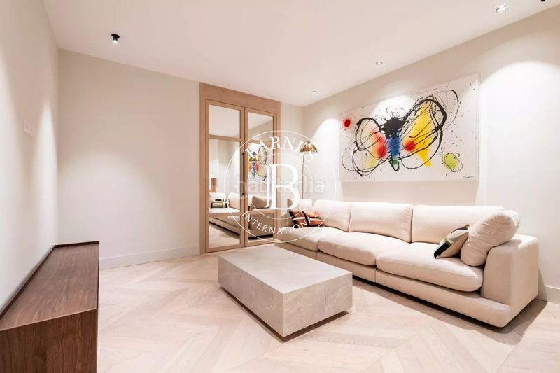 Foto 055a6ae2-d523-4b66-a633-332e19c09345. Piso en Castellana Madrid