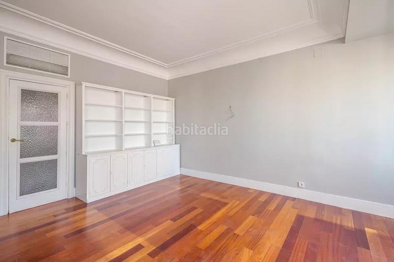 Foto a819b588-8ebd-402a-98ab-6bcf66db17b1. Location appartement avec parking dans Castellana Madrid