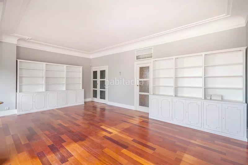 Foto dca927e7-7233-4b71-aa72-2e379600dc77. Location appartement avec parking dans Castellana Madrid