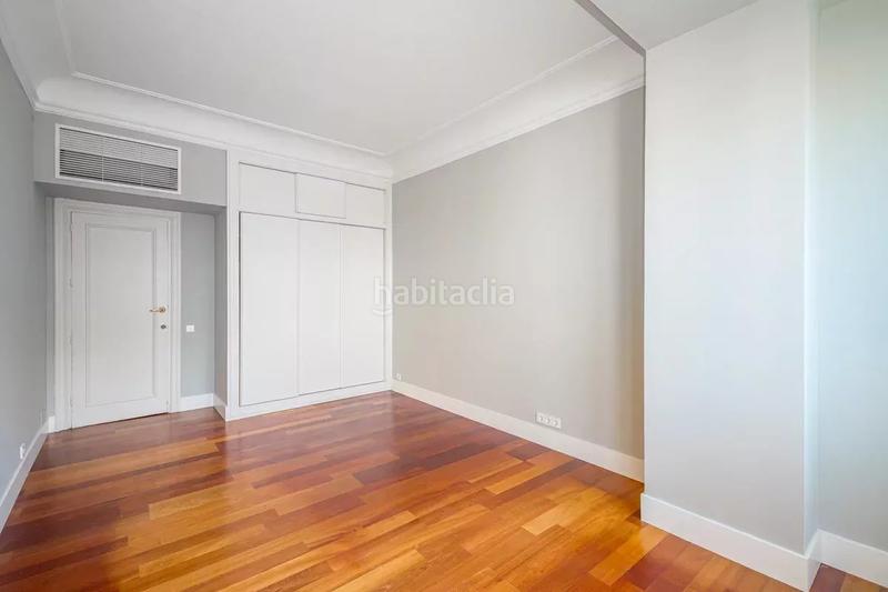 Foto a9ccc860-85ad-425c-9427-ce5a847dda9f. Miete etagenwohnung mit parking in Castellana Madrid