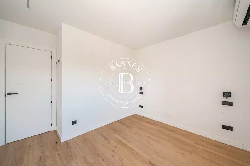 Foto fd50c75a-e8a4-4873-8f71-4ae46880bea0. Piso en Adelfas Madrid