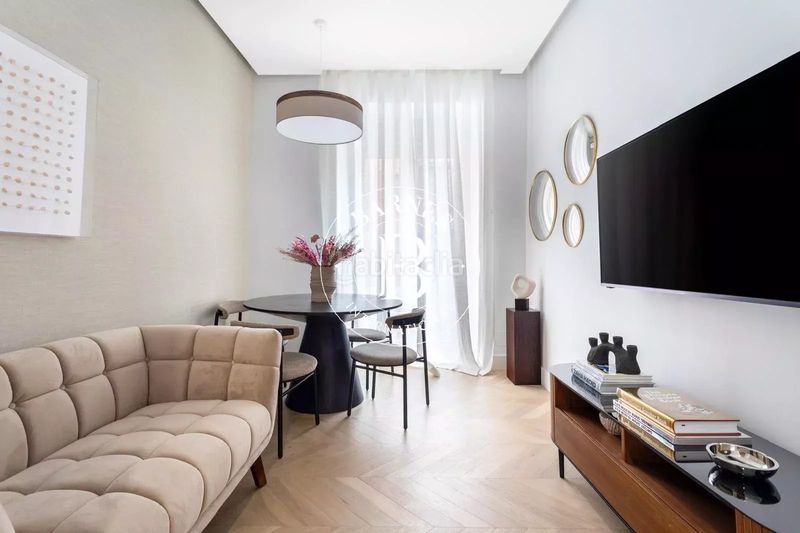 Foto c460ab42-ff45-4664-9561-d504677a974e. Rent flat with heating in Almagro Madrid