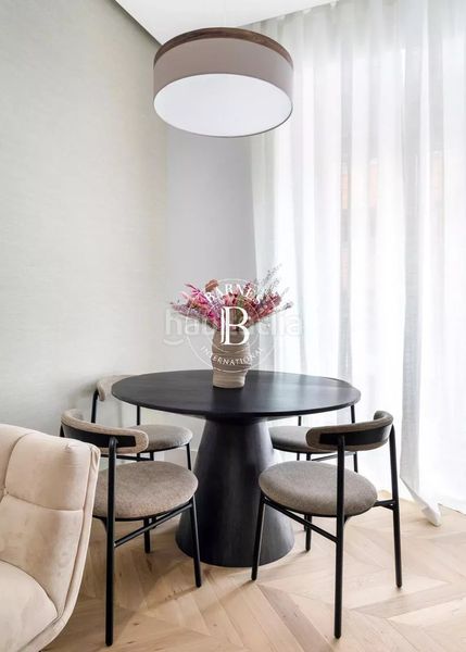 Foto d17b9216-3d12-4ec8-9547-908c9f4b3fa7. Rent flat with heating in Almagro Madrid