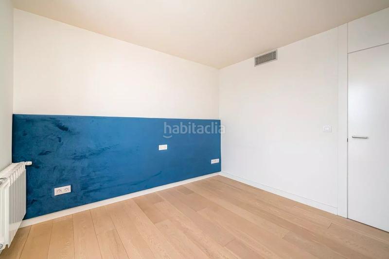 Foto e3cd85e3-7e08-4245-9b89-98ebc80f27e8. Pis amb calefacció aparcament piscina a Vallehermoso Madrid