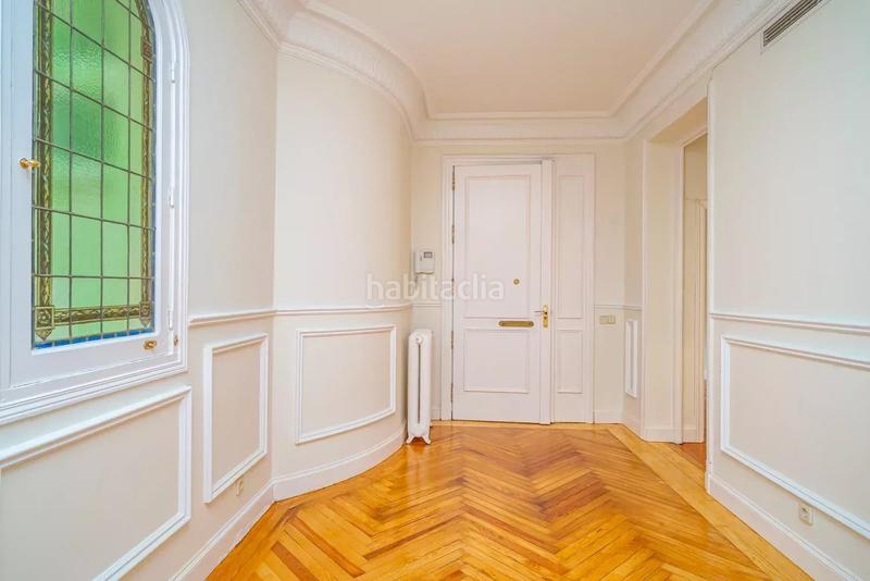 Foto 1baee46f-39c9-4cfe-9367-9746acb6a63f. Rent flat with heating in Recoletos Madrid