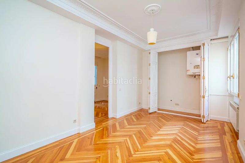 Foto 403f99df-8aa0-43c7-811c-edf720aceb19. Rent flat with heating in Recoletos Madrid