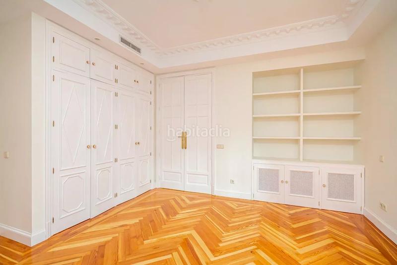 Foto 7d14b071-638c-4220-a058-7615f2e06e66. Rent flat with heating in Recoletos Madrid