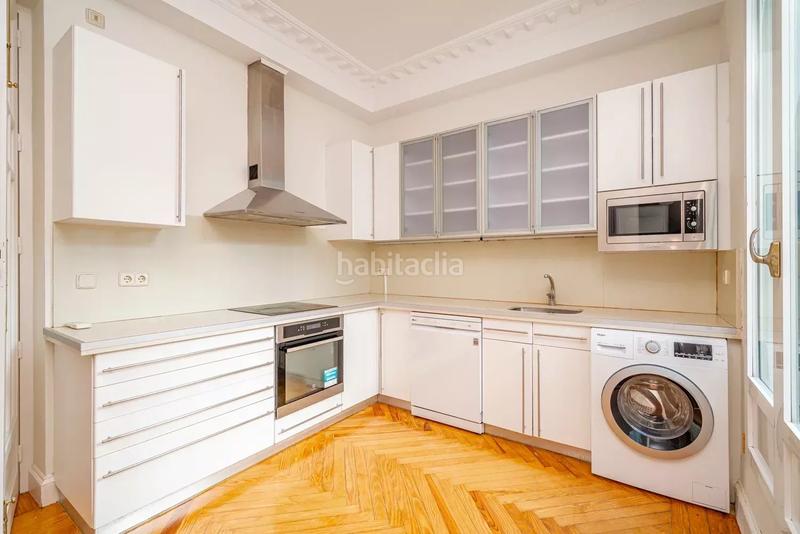Foto a47315f4-9b64-4a69-95bc-4ec63ac774c9. Rent flat with heating in Recoletos Madrid