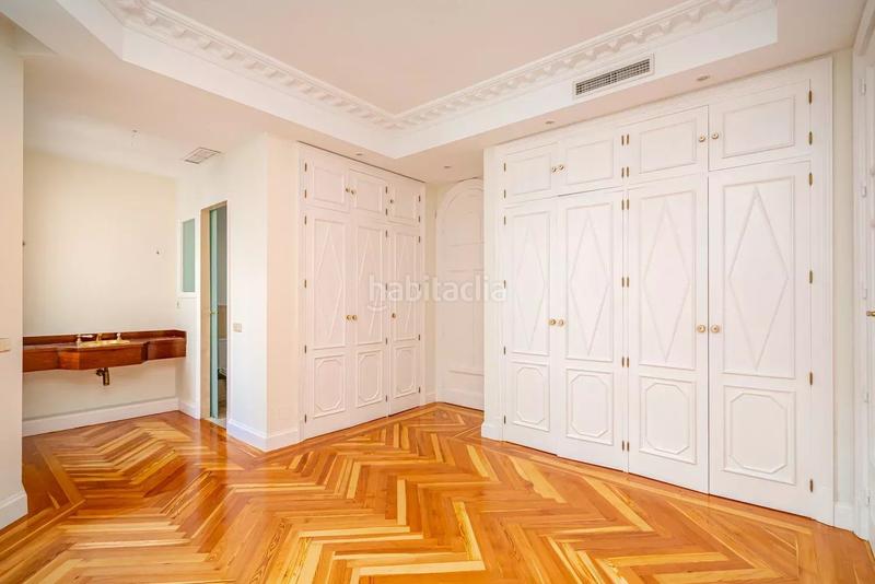 Foto c25d6b0e-72f1-4dad-8462-859a7d25f447. Rent flat with heating in Recoletos Madrid