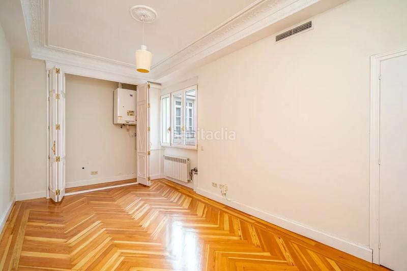 Foto d31d94fd-e9e9-4b1f-a812-88bcd2af0206. Rent flat with heating in Recoletos Madrid