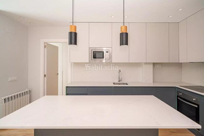 Foto 0a192de2-5afe-4da5-aedd-8b641a0057db. Rent flat with heating in Nueva España Madrid