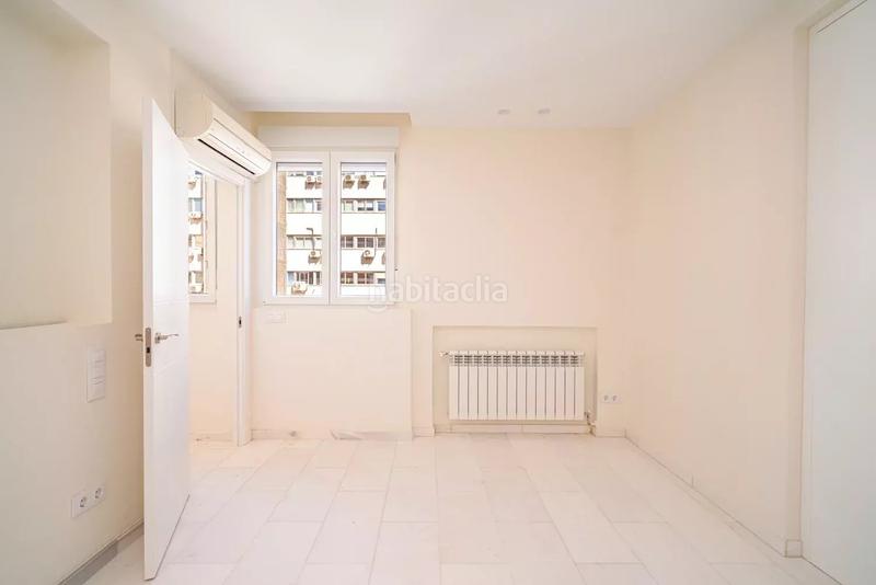 Foto 6fb9f011-c29f-43a9-ae63-9648b62fe2ef. Alquiler piso en Castillejos-Cuzco Madrid