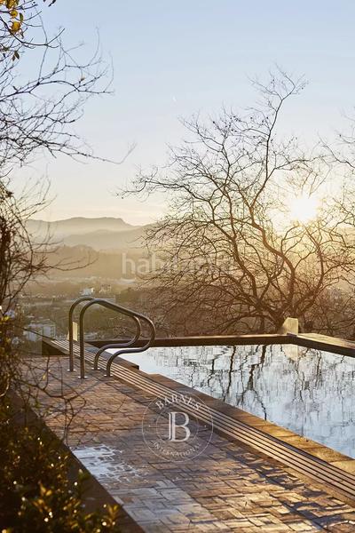 Foto 5ae519a4-4d33-4807-827d-632fe1c4da4d. Casa amb calefacció aparcament piscina a Ategorrieta-Ulía Donostia - San Sebastián