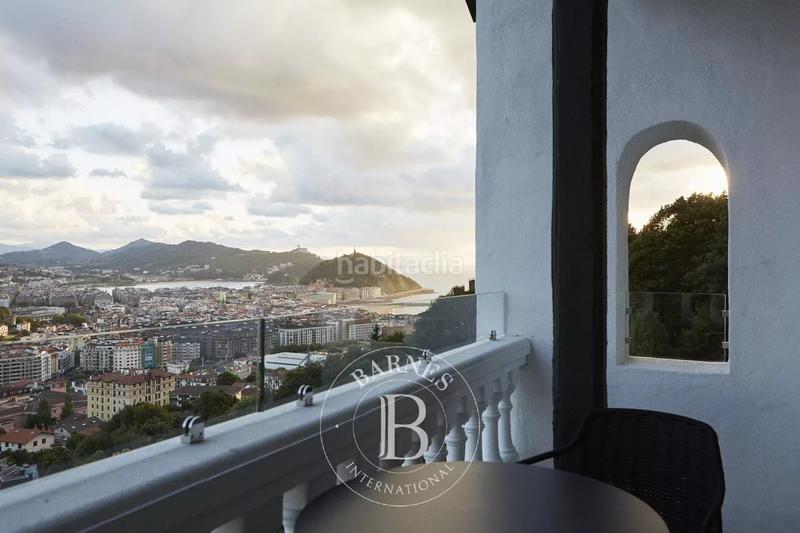 Foto 8dea5bc6-a72c-41dc-b997-a13e0a626ce5. Casa amb calefacció aparcament piscina a Ategorrieta-Ulía Donostia - San Sebastián